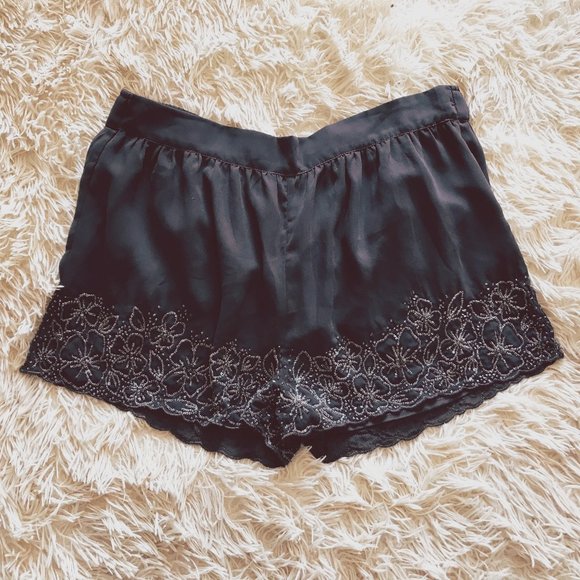 Like New / Kimchi Blue Stunning Dark Gray Shorts w / Beautiful Beading / Size XL - Picture 1 of 9